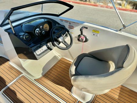 Bayliner VR5-BOWRIDER-I-O image