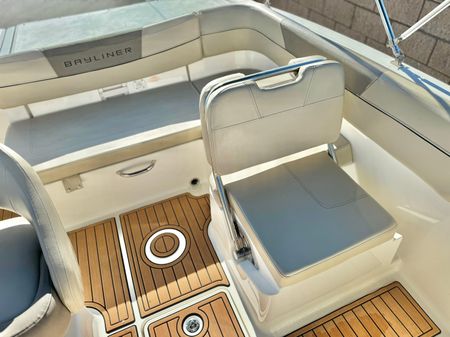 Bayliner VR5-BOWRIDER-I-O image