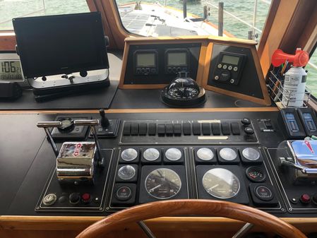 Legacy SEDAN-FLYBRIDGE image