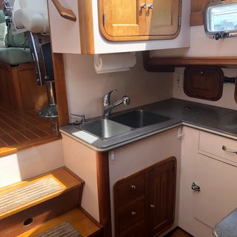Legacy SEDAN-FLYBRIDGE image