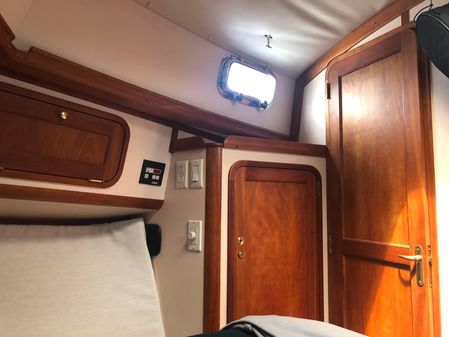 Legacy SEDAN-FLYBRIDGE image