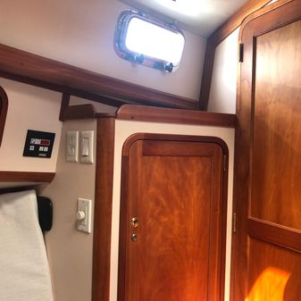 Legacy SEDAN-FLYBRIDGE image