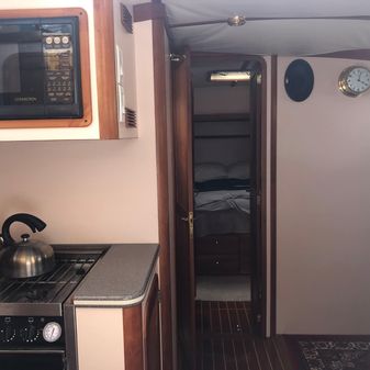 Legacy SEDAN-FLYBRIDGE image