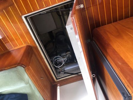 Legacy SEDAN-FLYBRIDGE image