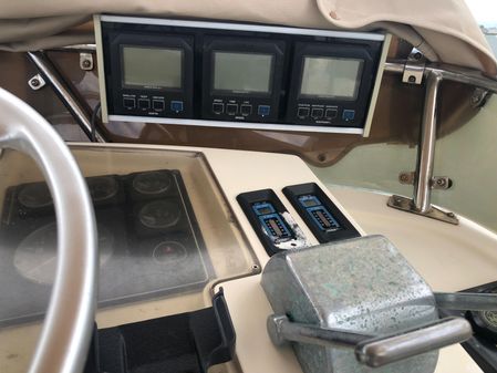 Legacy SEDAN-FLYBRIDGE image