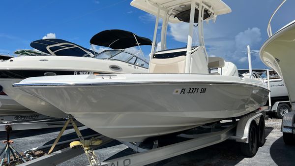 Boston Whaler 210 Dauntless