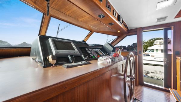 Hatteras 70 Cockpit Motor Yacht image