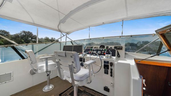 Hatteras 70 Cockpit Motor Yacht image