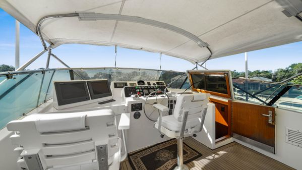 Hatteras 70 Cockpit Motor Yacht image