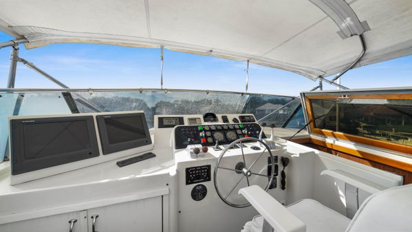 Hatteras 70 Cockpit Motor Yacht image