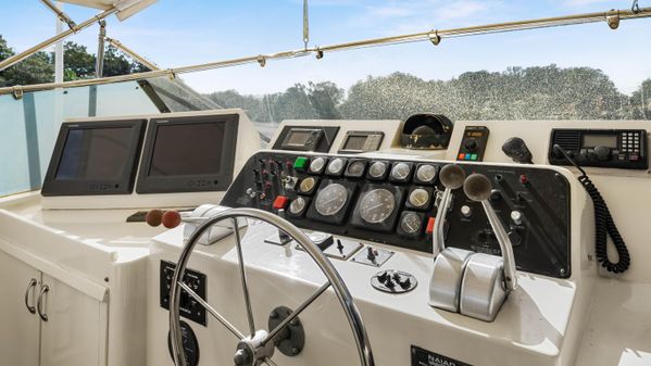 Hatteras 70 Cockpit Motor Yacht image