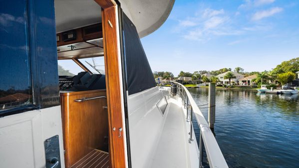 Hatteras 70 Cockpit Motor Yacht image