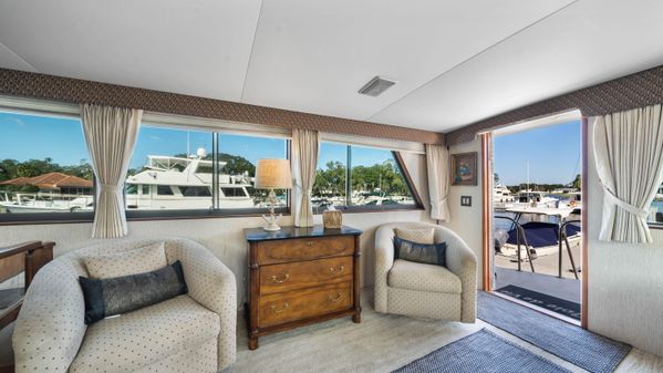 Hatteras 70 Cockpit Motor Yacht image