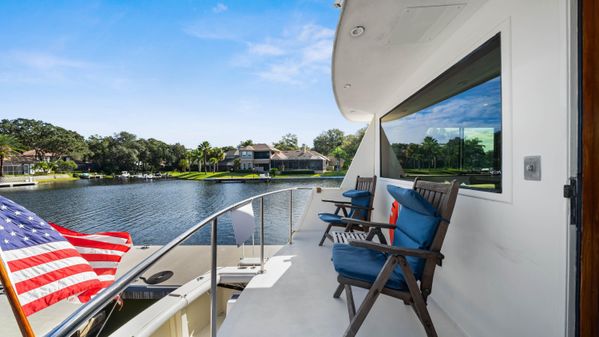 Hatteras 70 Cockpit Motor Yacht image