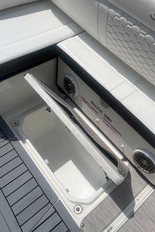 Sea-ray SUNDECK image