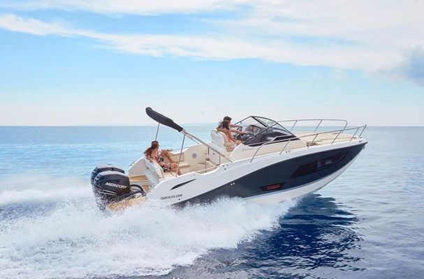 Quicksilver Activ 875 Sundeck - main image