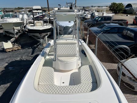 Contender 25 Bay image