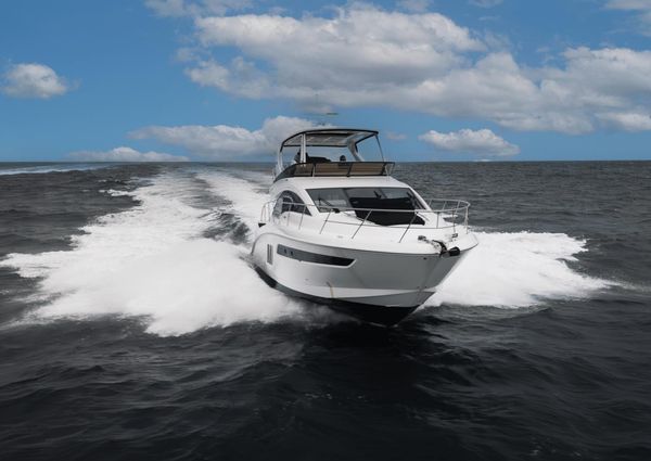 Sea Ray 510 Fly image