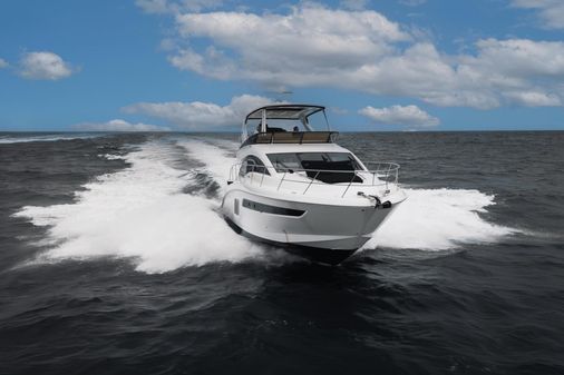 Sea Ray 510 Fly image