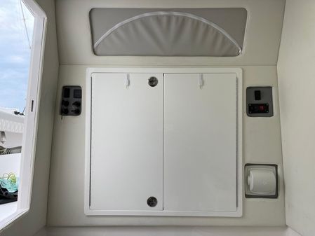 Front Runner 39 Center Console image