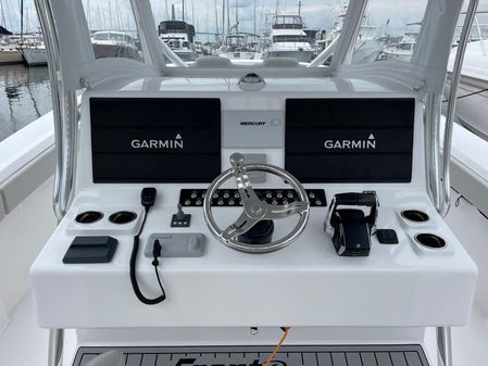 Front Runner 39 Center Console image