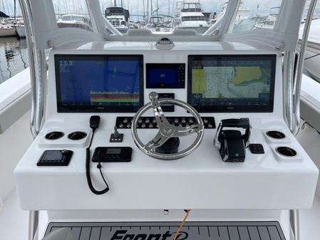 Front Runner 39 Center Console image