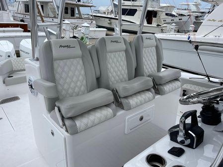 Front Runner 39 Center Console image