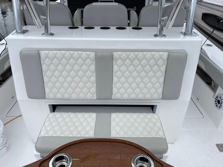 Front Runner 39 Center Console image