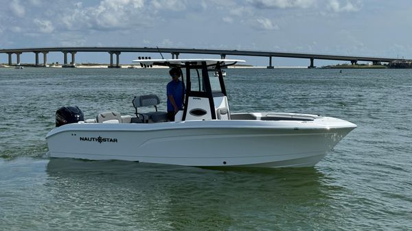 NauticStar 242L Offshore