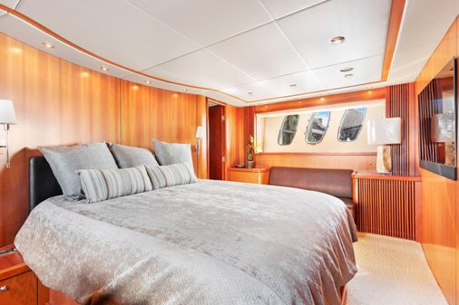 Sunseeker Predator 82 image