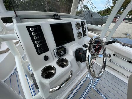 Robalo R222 Center Console image