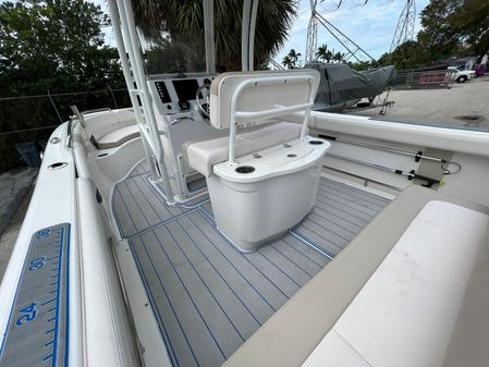 Robalo R222 Center Console image