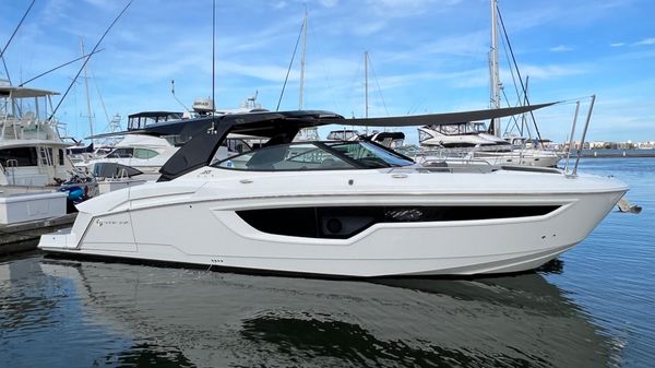 Cruisers Yachts 38 GLS