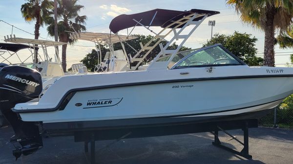 Boston Whaler 230 Vantage