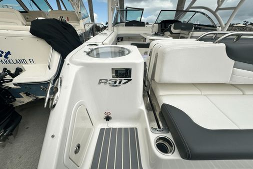 Robalo R317 Dual Console image