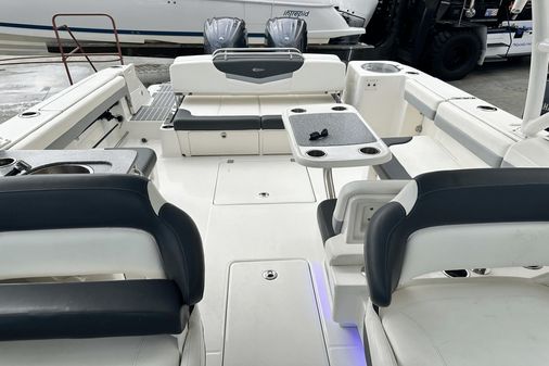 Robalo R317 Dual Console image