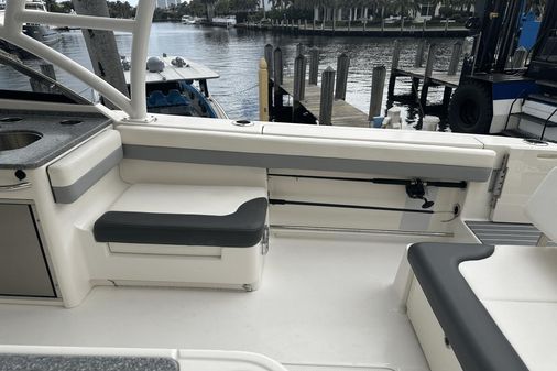 Robalo R317 Dual Console image