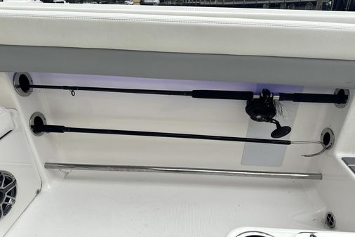 Robalo R317 Dual Console image