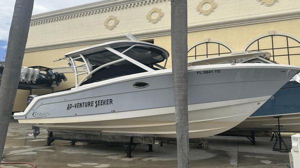 Robalo R317 Dual Console 