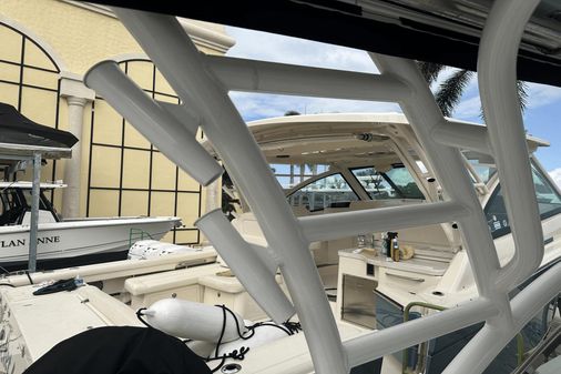 Robalo R317 Dual Console image