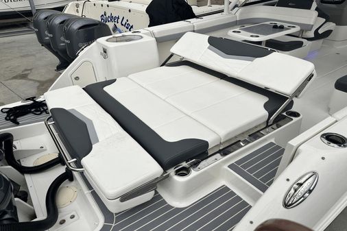 Robalo R317 Dual Console image