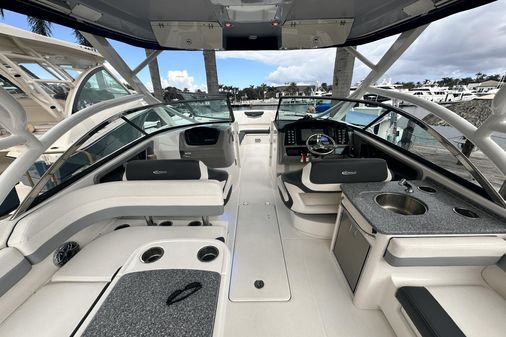 Robalo R317 Dual Console image