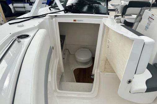 Robalo R317 Dual Console image