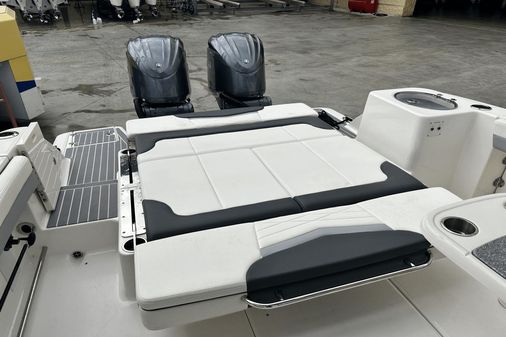 Robalo R317 Dual Console image