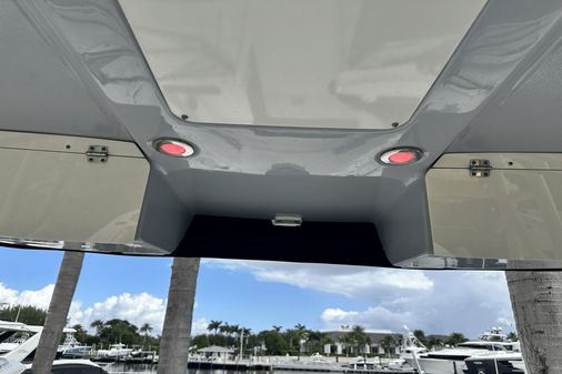 Robalo R317 Dual Console image