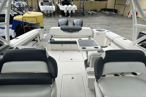 Robalo R317 Dual Console image