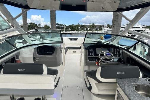 Robalo R317 Dual Console image