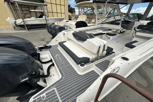 Robalo R317 Dual Console image