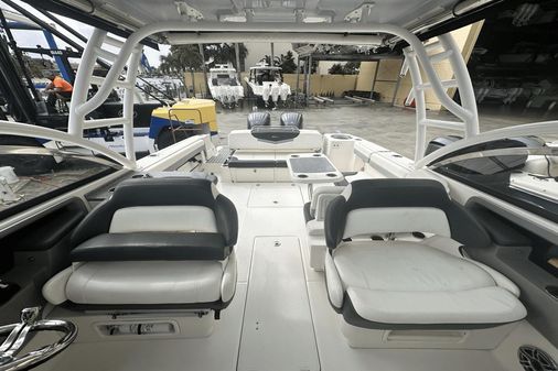 Robalo R317 Dual Console image