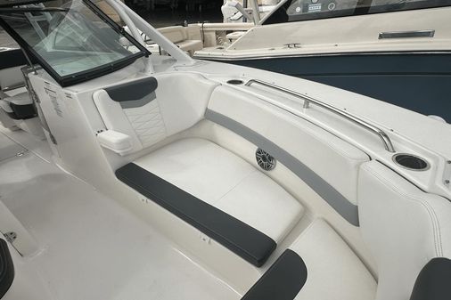 Robalo R317 Dual Console image